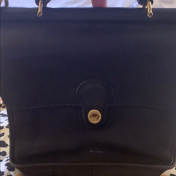 COACH Willis black leather with gold hardware twist lock crossbody purse - Picture 6 of 12